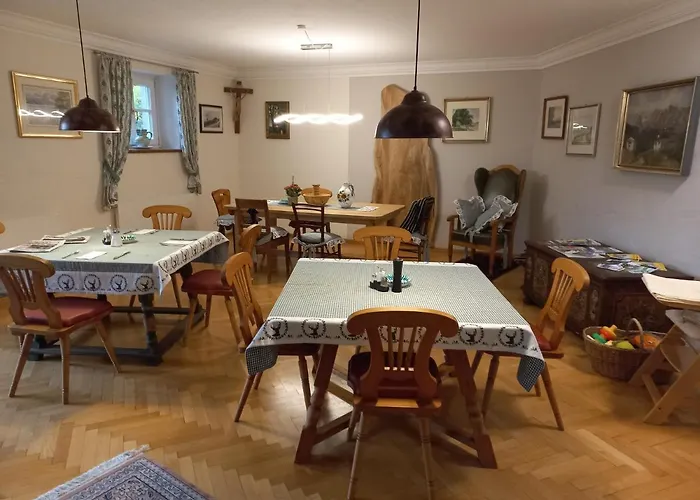 Konukevi Attersee Gartenvilla Nussdorf am Attersee