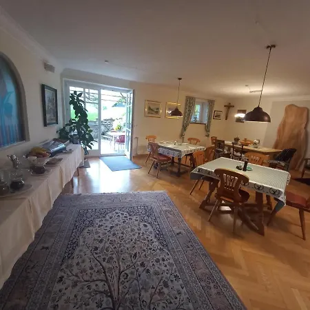 Guest house Attersee Gartenvilla